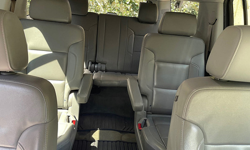 Chevrolet Suburban 5...