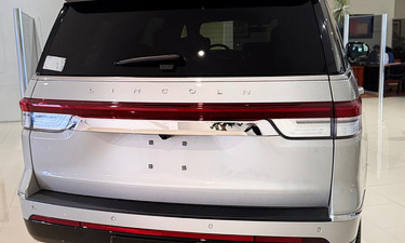 Lincoln Navigator Re...