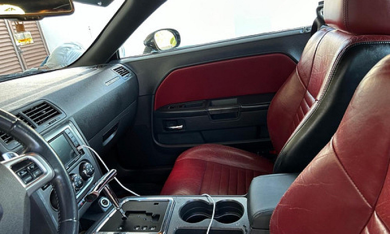 Dodge Challenger 5.7...