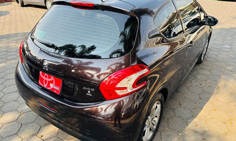 Peugeot 208 2014...
