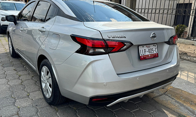Nissan Versa 1.6 Sen...