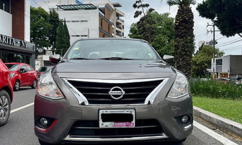 Nissan Versa 1.6 Adv...