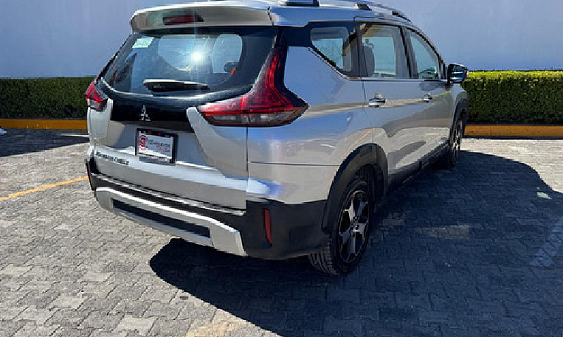 Mitsubishi Xpander 2...