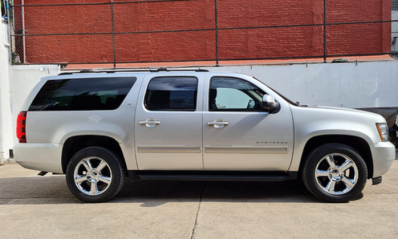 Chevrolet Suburban 2...
