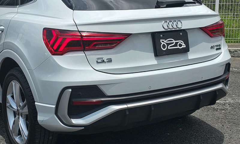 Audi Q3 2.0 S Line 1...