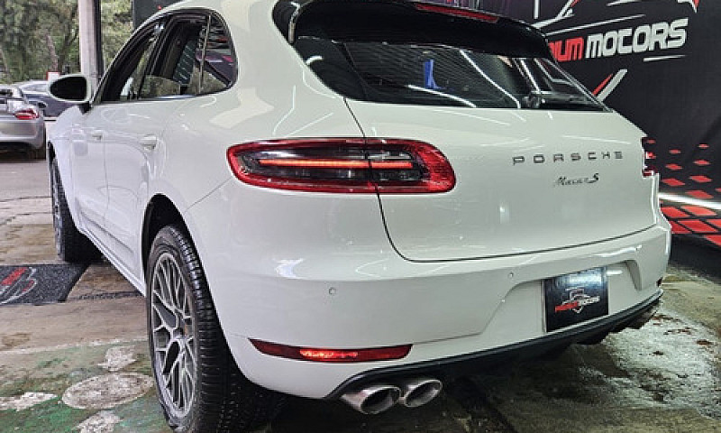 Porsche Macan 2015...