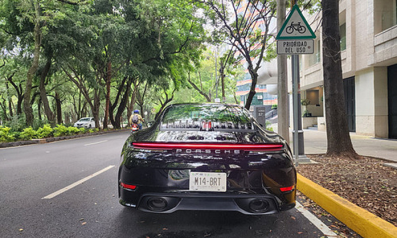 Porsche 911 Carrera ...
