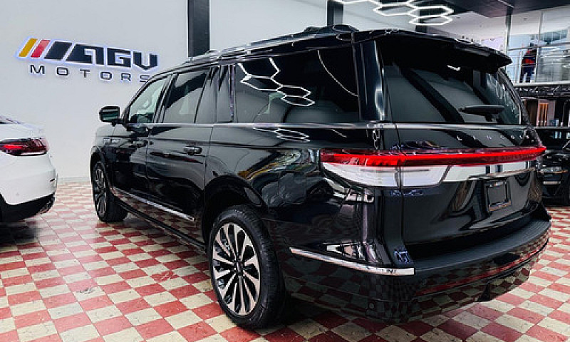 Lincoln Navigator 3....