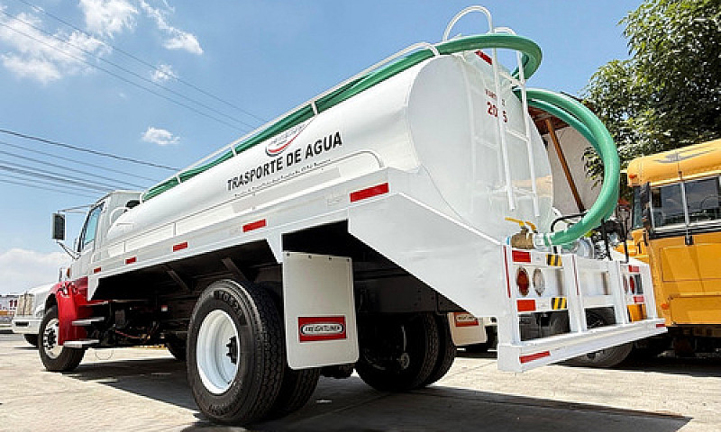 Pipa, Freightliner-S...