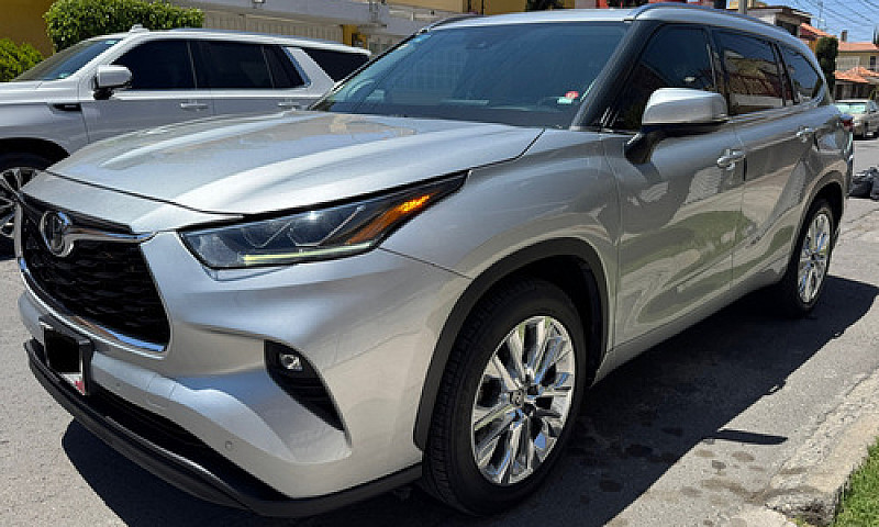 Toyota Highlander 3....
