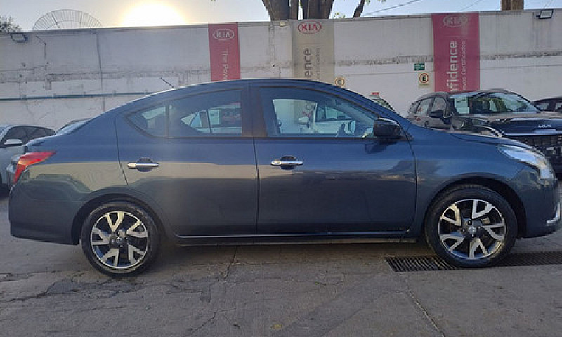 Nissan Versa 1.6 Adv...