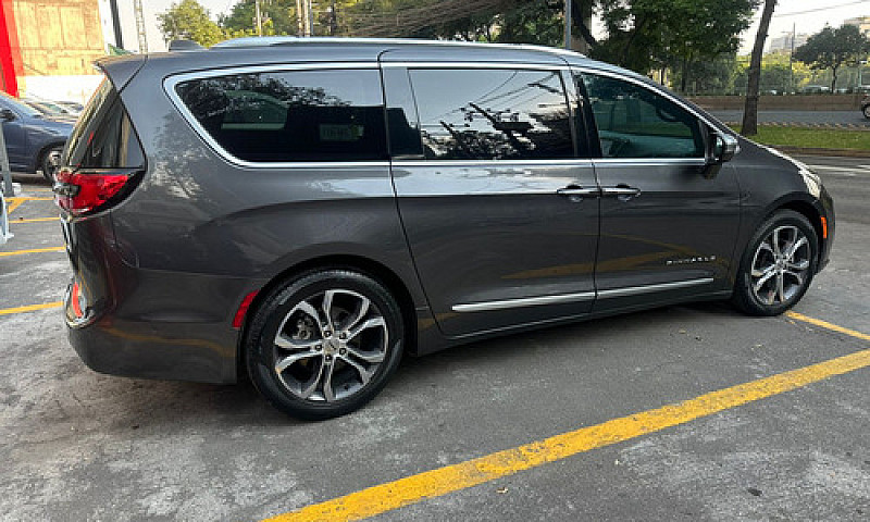 Chrysler Pacifica 20...