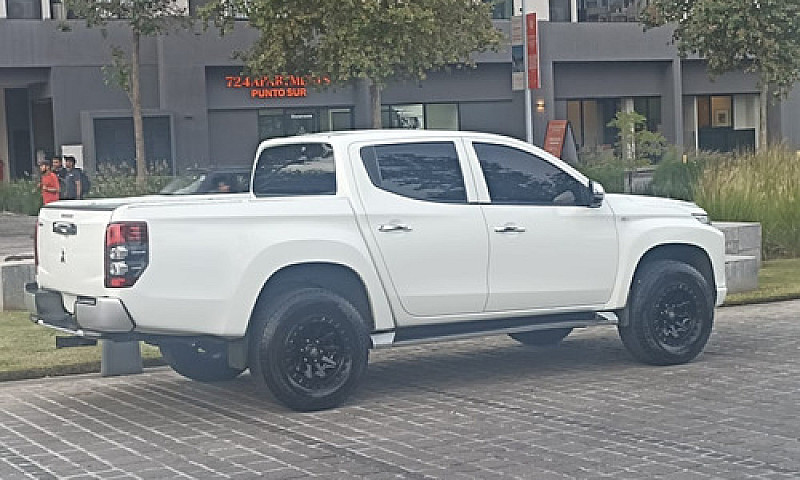 Mitsubishi L200 2.4 ...