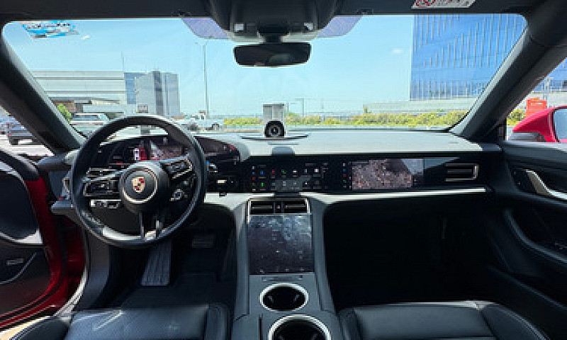 Porsche Taycan 2023...