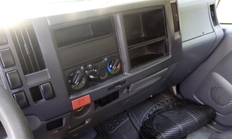 Isuzu Elf 200 2018 2...