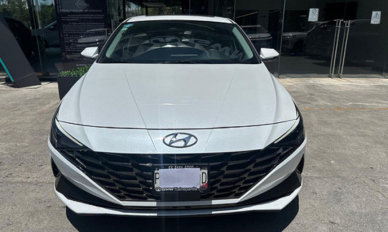 Hyundai Elantra 2023...