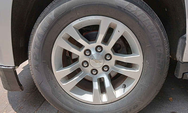 Chevrolet Suburban 2...