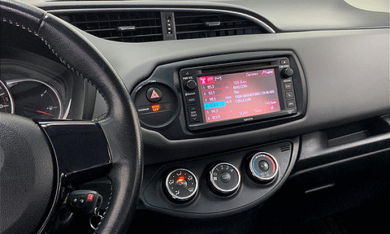 Toyota Yaris 2015...