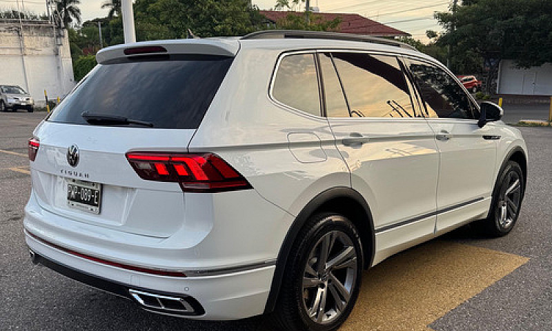 Volkswagen Tiguan 1....