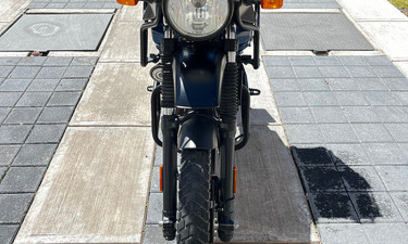 Himalayan 411 Impeca...