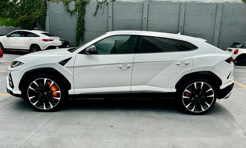 Lamborghini Urus 4.0...