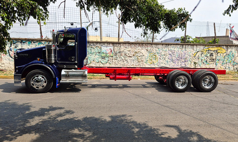 Kenworth T800 Centen...