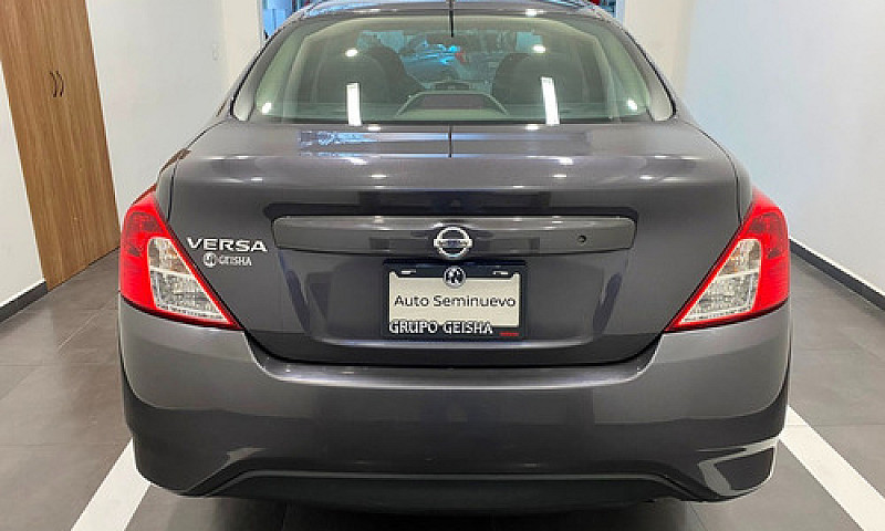 Nissan Versa 2018...