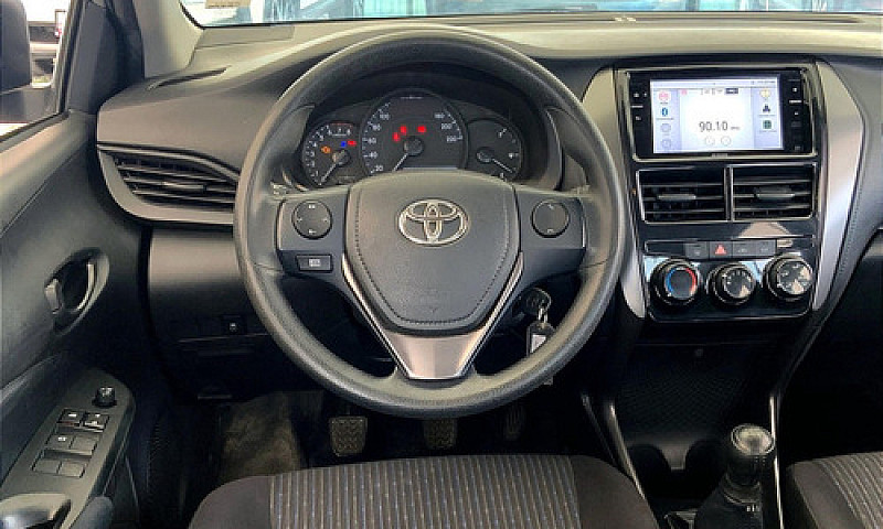 Toyota Yaris 2022...