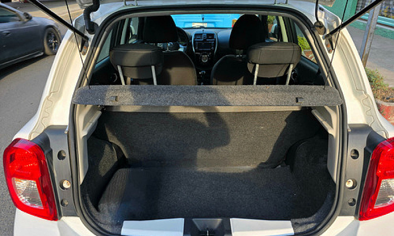 Nissan March 1.6 Adv...