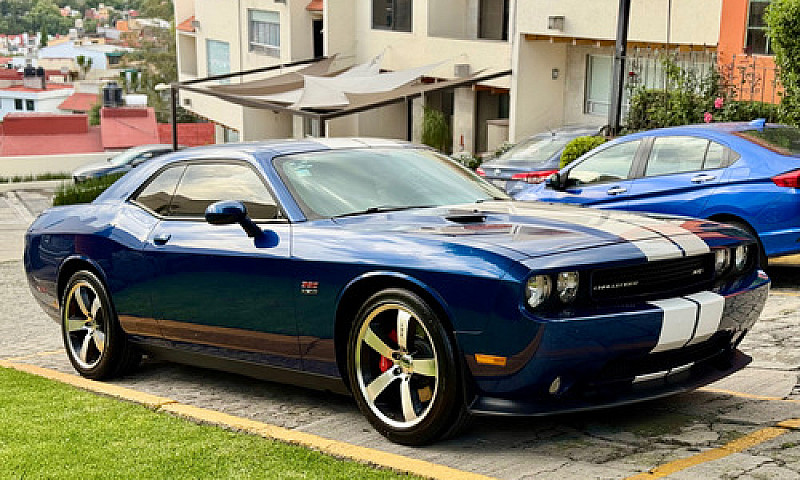 Dodge Challenger 6.1...