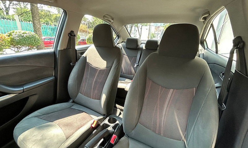 Chevrolet Aveo 1.5 L...
