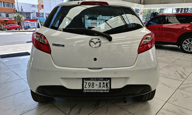 Mazda  Mazda 2  2015...