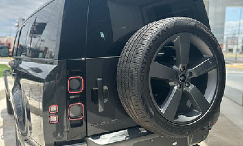 Land Rover Defender ...