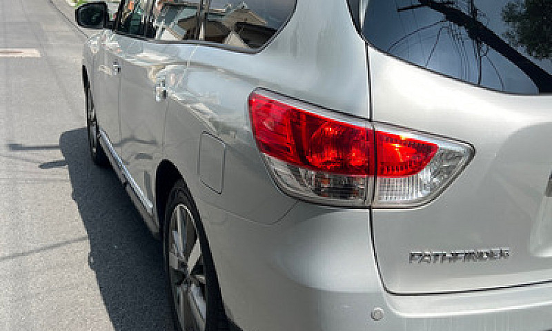 Nissan Pathfinder 3....
