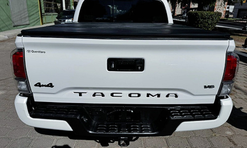 Toyota Tacoma Blanca...