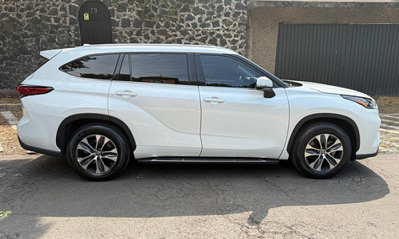 Toyota Highlander 3....