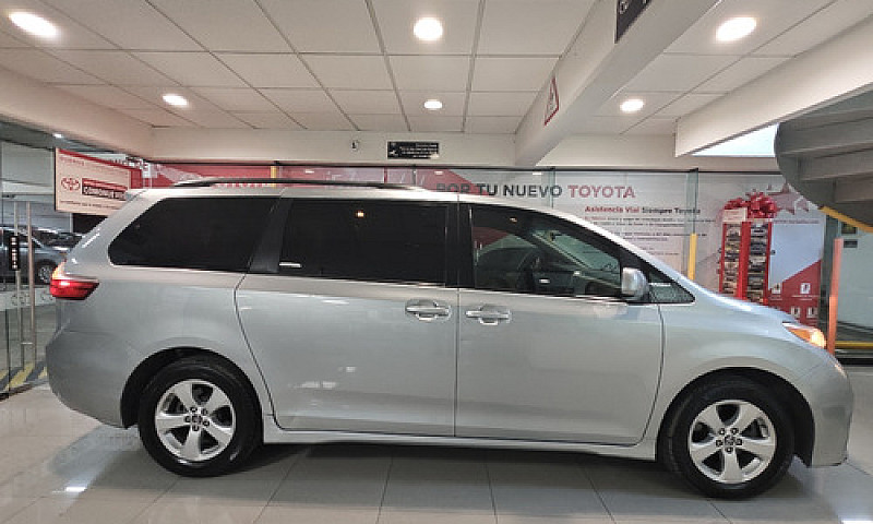 Toyota Sienna 2019...