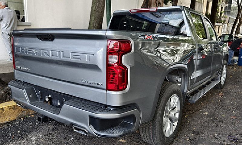 Chevrolet Cheyenne C...