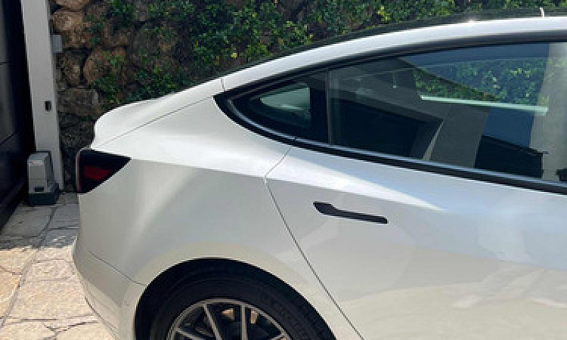 Tesla Model 3 2021 B...