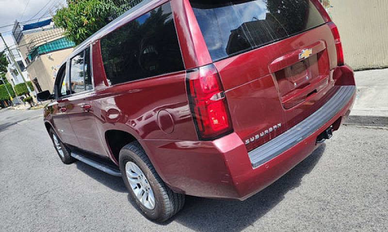 Chevrolet Suburban 5...