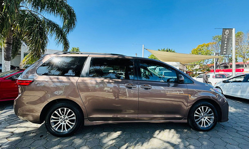 Toyota Sienna 2019...