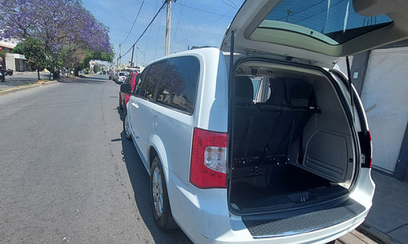Chrysler Town & Coun...