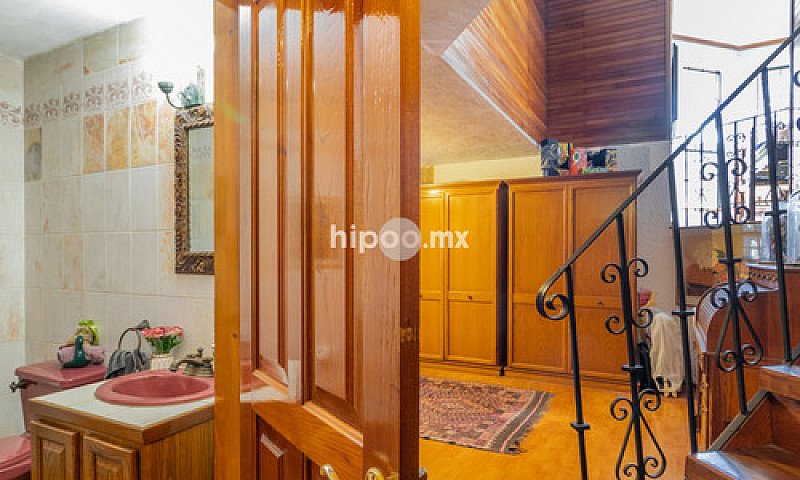Casa Con Jardin Y Al...