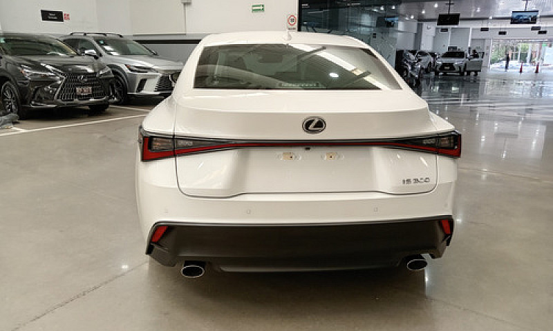 Lexus Is 2023...