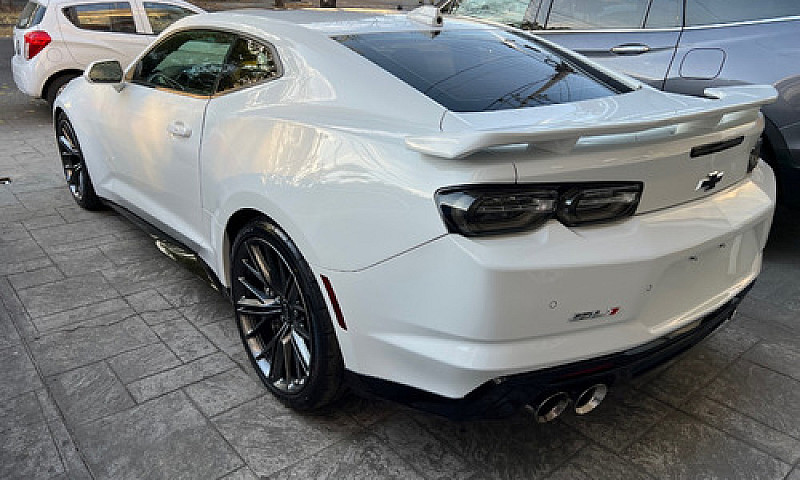 Chevrolet Camaro Zl1...