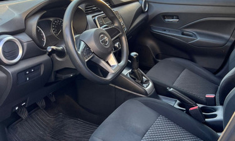 Nissan Versa 1.6 Sen...