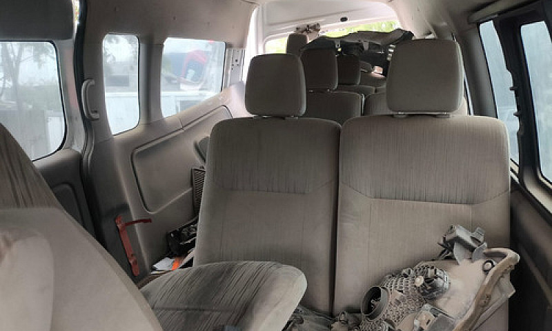 Nissan Urvan 2.5 12 ...