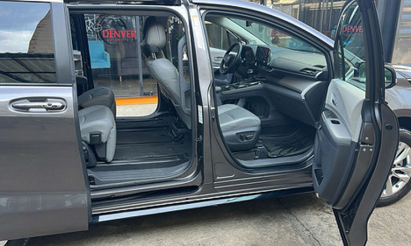 Toyota Sienna Híbrid...