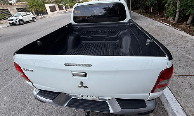 Mitsubishi L200 2.4 ...