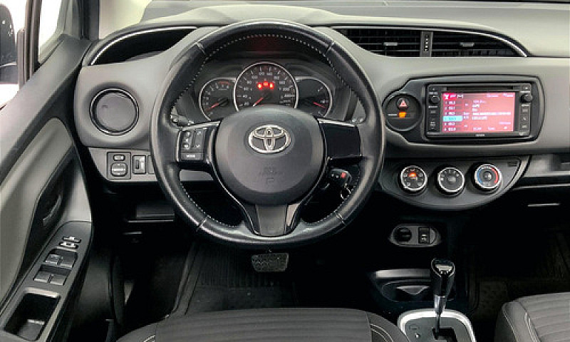 Toyota Yaris 2015...